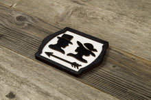 Załaduj obraz do przeglądarki galerii, Retro Style Wooden Restroom Door Signs Set