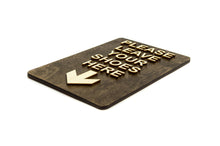 Załaduj obraz do przeglądarki galerii, Please Leave Your Shoes Here Sign