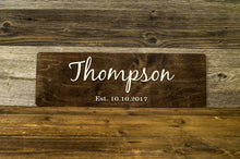 Załaduj obraz do przeglądarki galerii, Family Name Sign, Established Sign