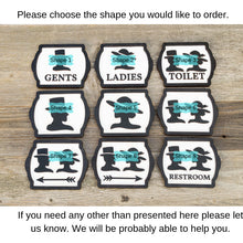 Załaduj obraz do przeglądarki galerii, Retro Style Wooden Restroom Door Signs Set