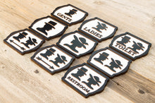Załaduj obraz do przeglądarki galerii, Retro Style Wooden Restroom Door Signs Set