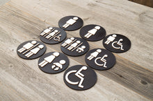 Załaduj obraz do przeglądarki galerii, Round Toilet Door Sign. Wooden Rustic Restroom Signs Set.