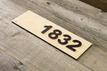 Załaduj obraz do przeglądarki galerii, Door Number Wooden Sign