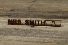 Załaduj obraz do przeglądarki galerii, Personalised Wooden Desk Name Plate. Teacher Gift. Custom last name plate. Graduation.