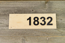 Załaduj obraz do przeglądarki galerii, Door Number Wooden Sign